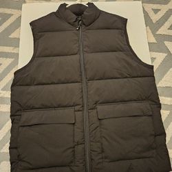 32 Degrees brand black sweater vest 