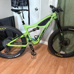 Full Carbon Ibis Mojo HD 3 Mountain Bike Like New