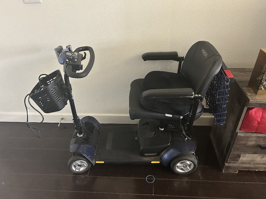 Pride Mobility Go Go Elite Traveller mobility scooter