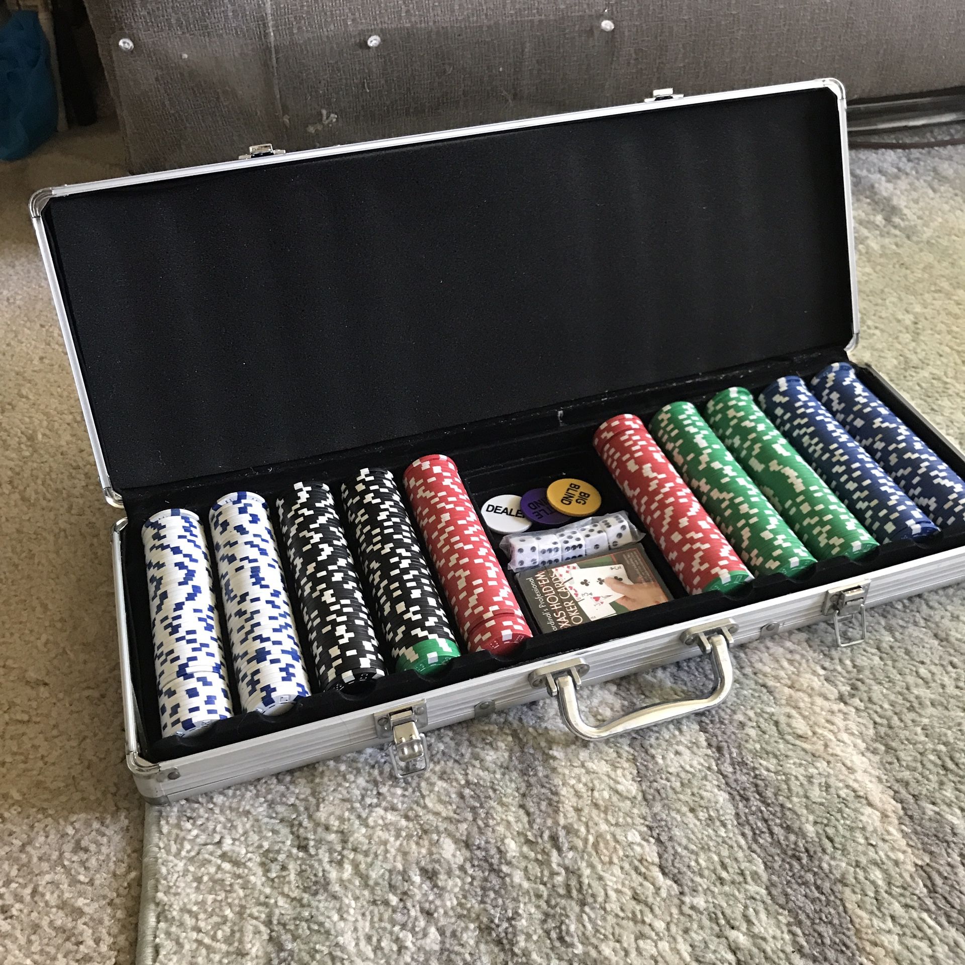 Cardinal 500-Quality Dual-toned Poker Chips Set with Aluminum Case
