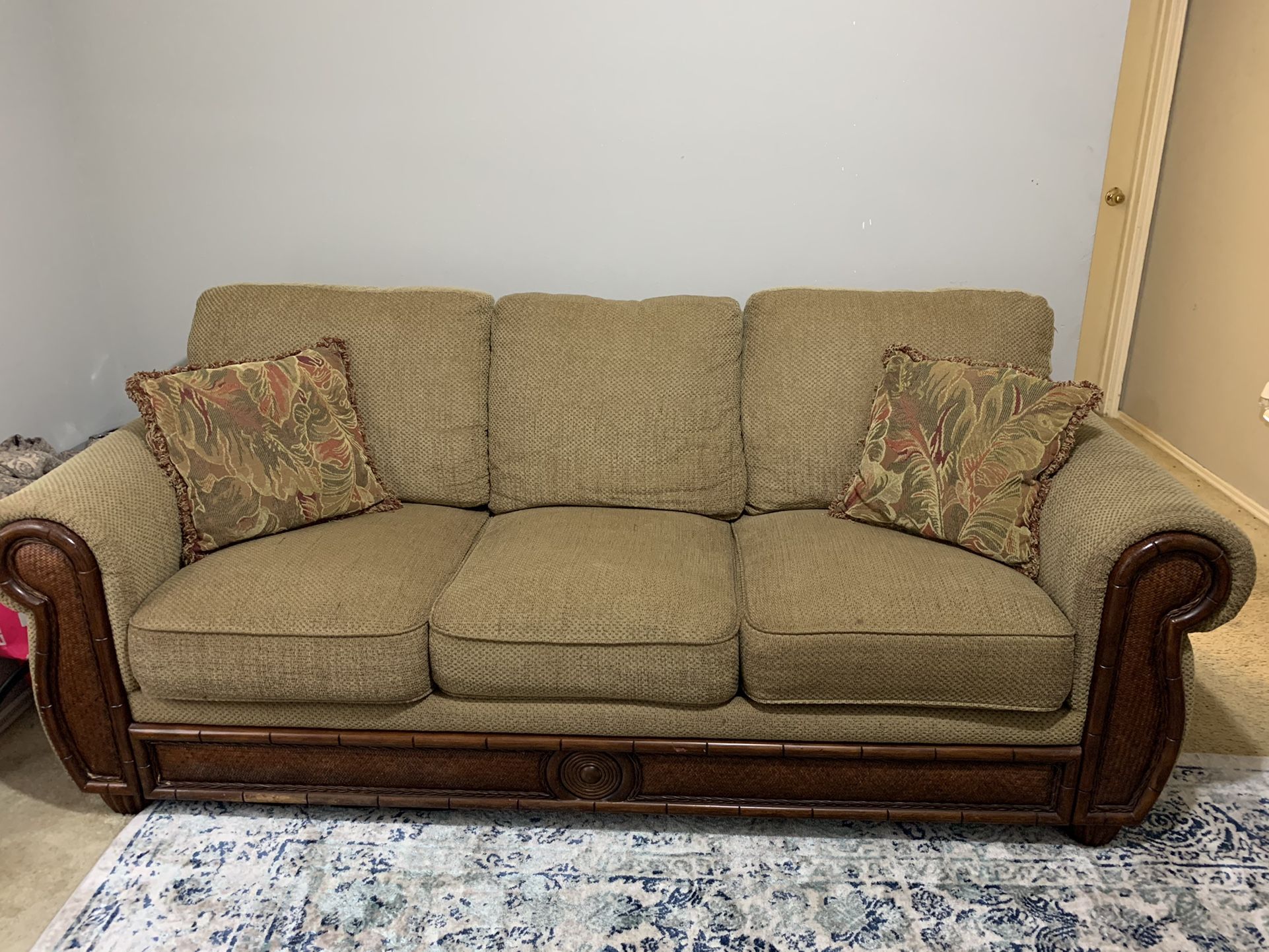 Couch With Pull Out Bed 