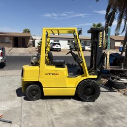 Forklift 