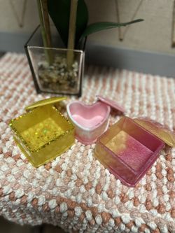 Resin . Set of3 Little Boxes With lids 
