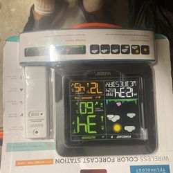 Wireless colored forecast station