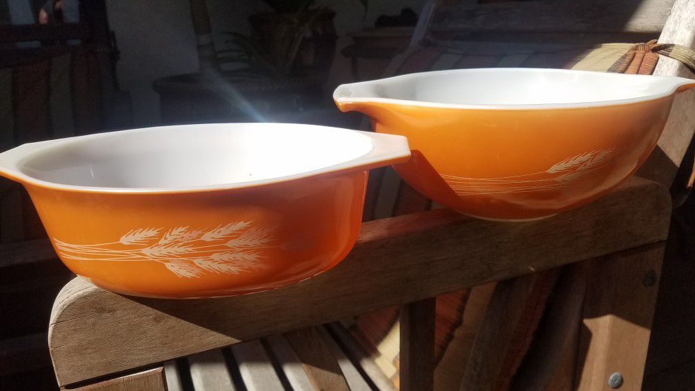 Pyrex Orange wheat bowl and cassarole