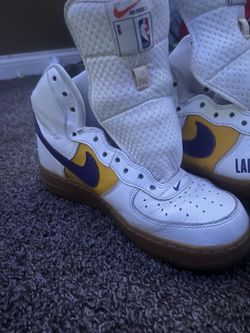 Vintage high top lakers x Kobe Air Force’s shoes size 8.5