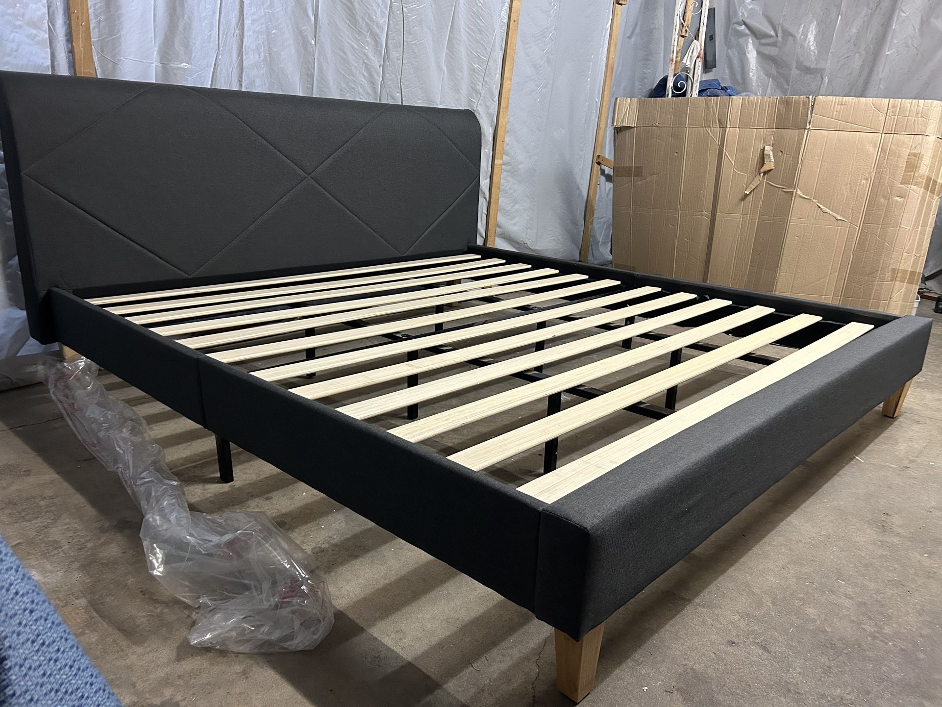 MARCO PARA CAMA NUEVO KING SIZE DE TELA ACOLCHADA GRIS OSCURO NO NECESITA BOX SPRING