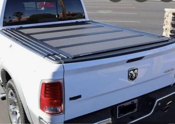 Brandw new BAKFLIP MX4: 2010-2024 Ram 1500/2500 5.7' Bed Might fit the 6.4 but not sure Ram bed cover Tapa para caja