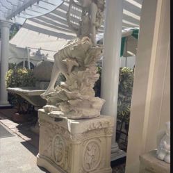 Gorgeous Statue Fountain with base perfect condition worth $900 