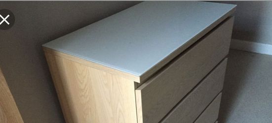 poeder amusement Carry Ikea MALM 3 drawer dresser with white glass top for Sale in Orlando, FL -  OfferUp