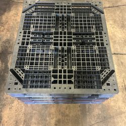 HEAVY DUTY PLASTIC PALLETS 48x40 $15 EACH DELIVERY AVAILABLE $$$