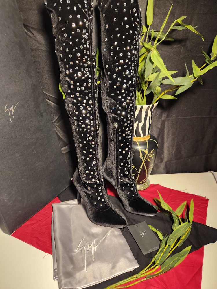GIUSEPPE ZANOTTI  Crystal   THIGH HIGH BOOT  size 8/38 New With Boot Bags!!