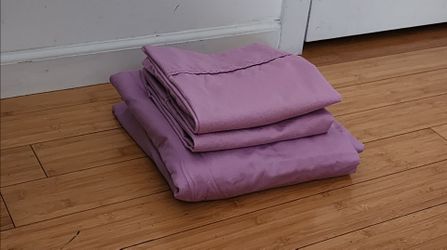 Lane Linen King size Sheet
and 2 Long size pillow Covers -Suitable for use with standard-sized or long pillow (38" x 19.5")
New