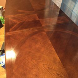 Raymour & Flanigan Dining Table And 6 Chairs