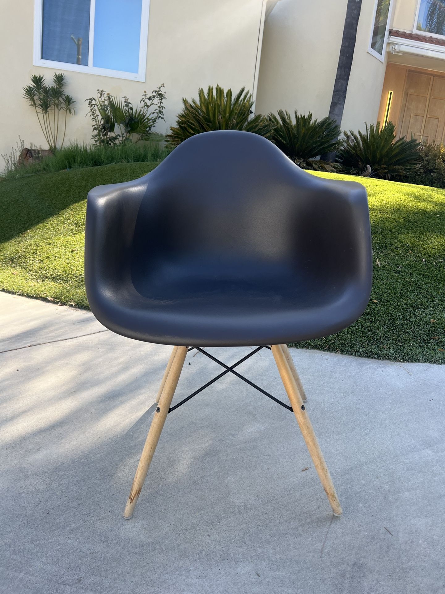 Herman Miller Eames Molded Plastic Armchair