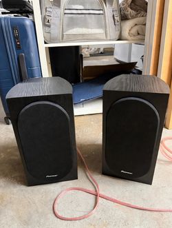 Pioneer SP BS22 LR Bookshelf Speakers Pair Andrew Jones Designed