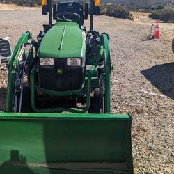 2020 John Deere Tractor - 1025r 

