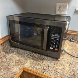 Toshiba Microwave – Works Great (Cosmetic Wear)