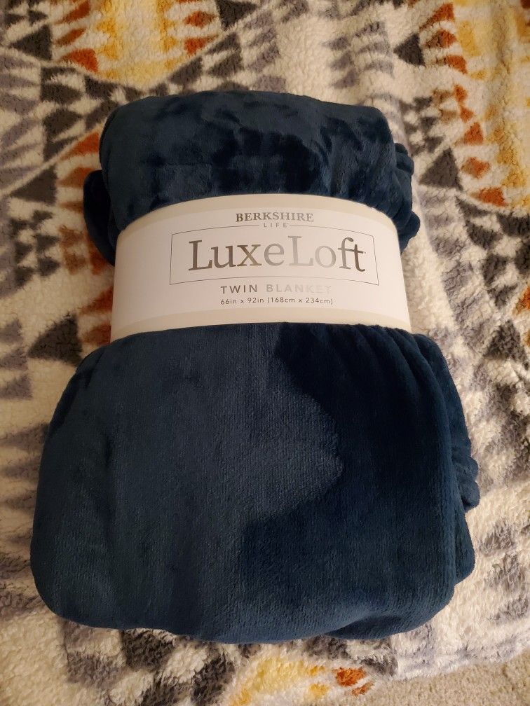 Berkshire Luxesoft Twin Blanket