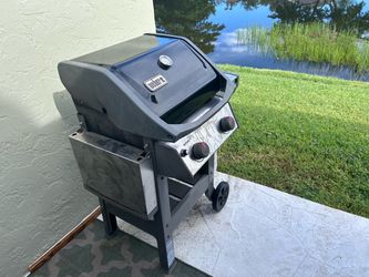 Weber Sprit II Grill with 2 tanks