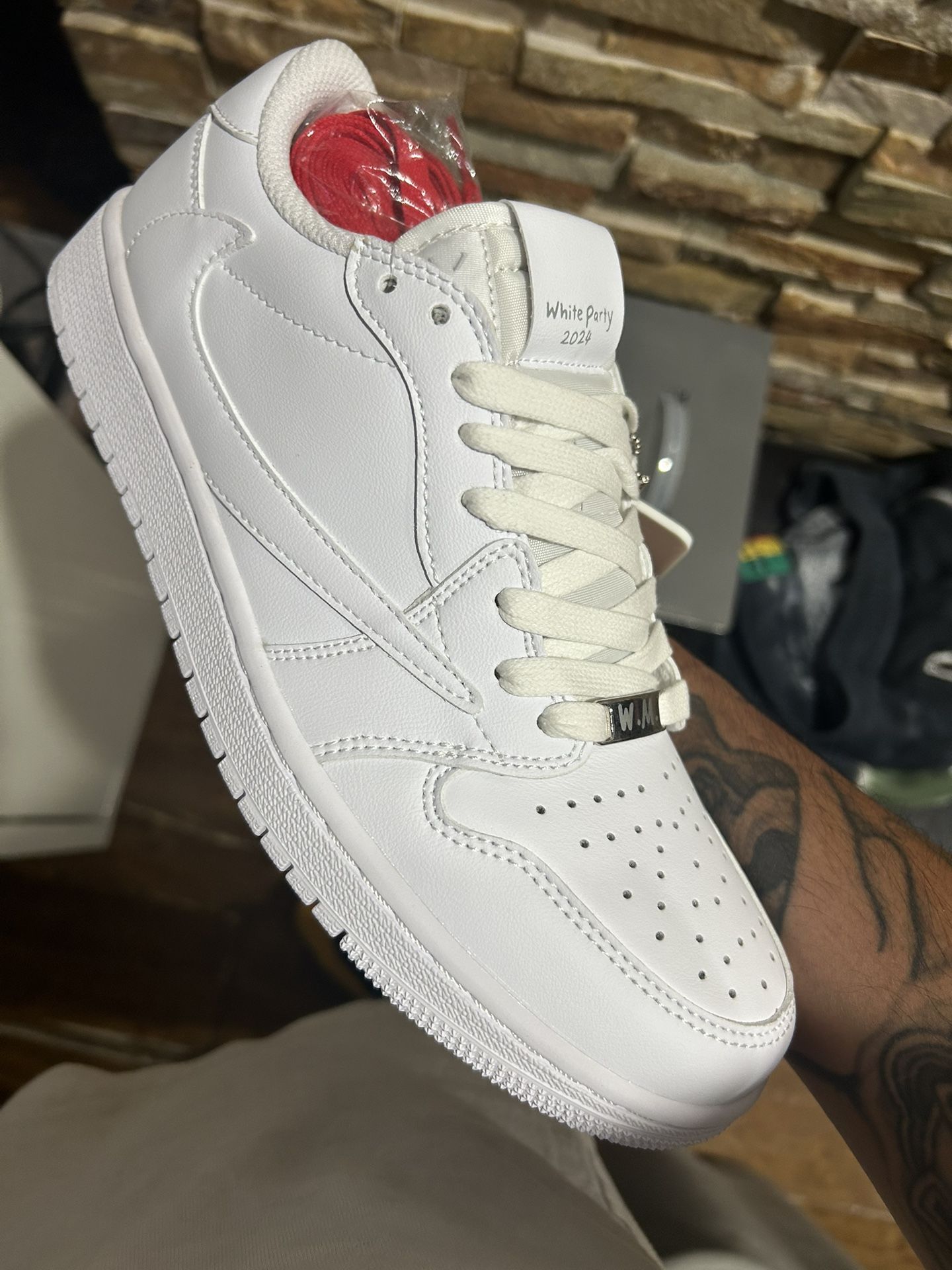 JORDAN 1 TRAVIS SCOTT F&F ( WHITE PARTY)