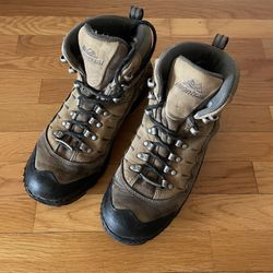 MONTRAIL HIKING BOOTS