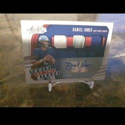 Daniel Jones Autograph In Three-piece Material Card 13/25