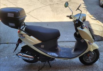 Genuine Buddy 125 cc moped