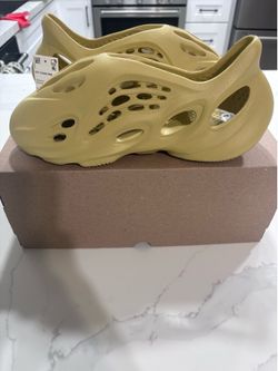 Yeezy Foam Runner - Sulfur