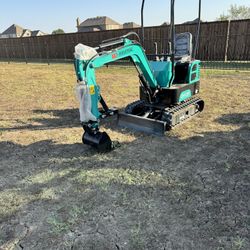 Mini Excavator With Attachments New