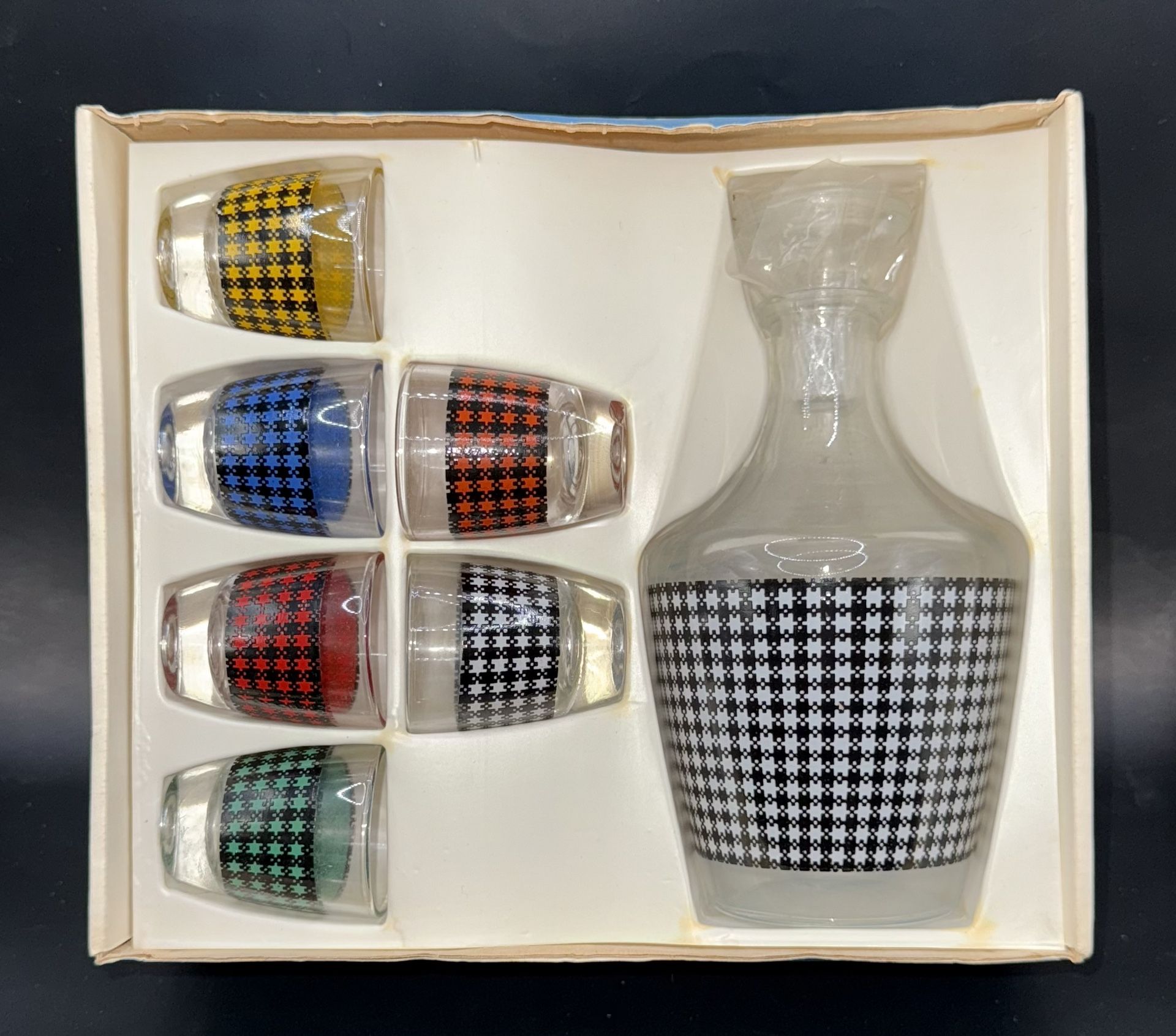 Vintage Luminarc Verrerie D'Arques liquor decanter and shot glass set