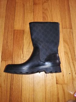 Size 7 Gucci rain boots.
