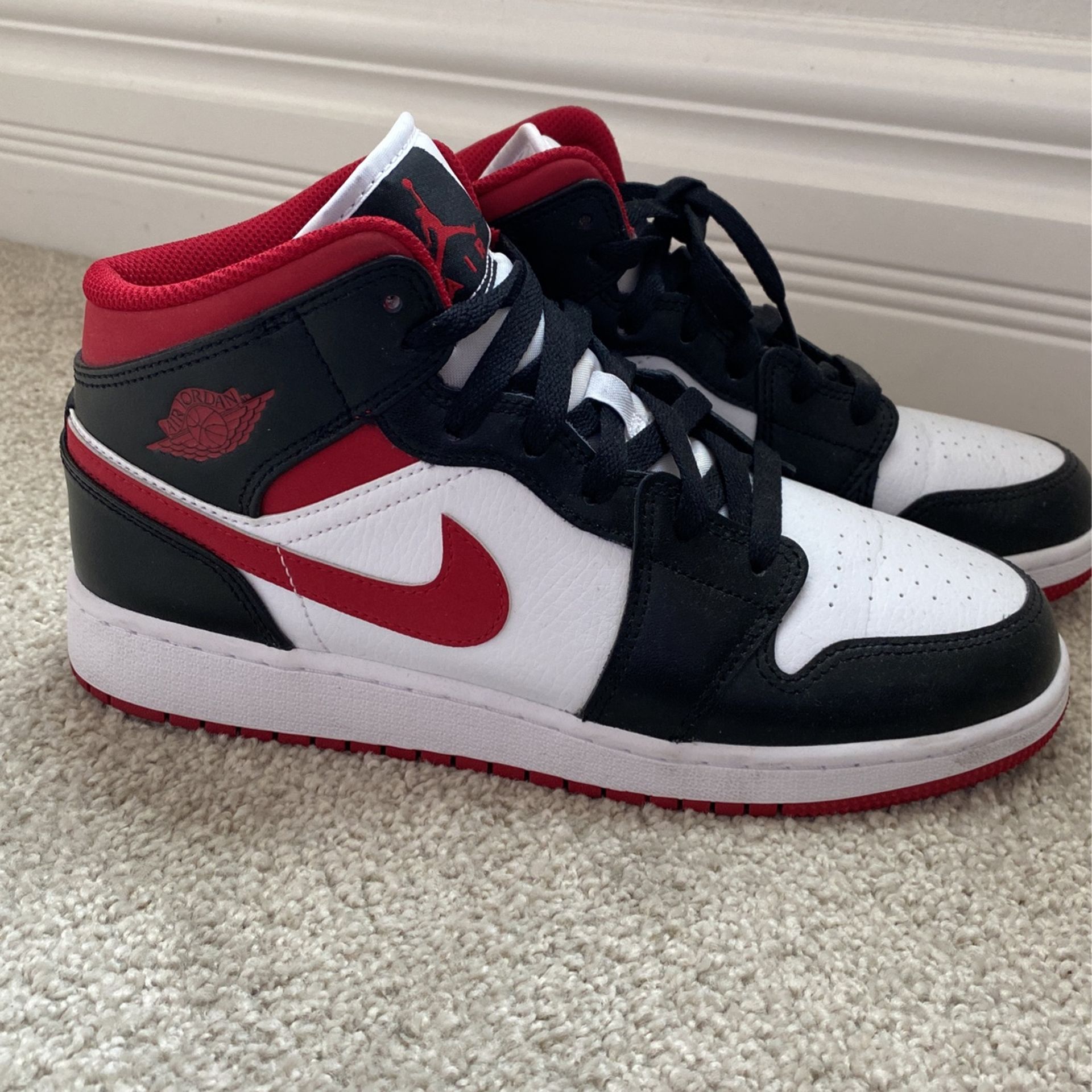 Custom made Off-louis for Oeeze Air Jordan 1 shoes size 8.5 for Sale in  Yakima, WA - OfferUp