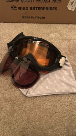 Men’s snowboarding/skiing goggles