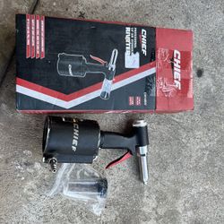 CHIEF 1/4 In. HYDRAULIC RIVETER 
