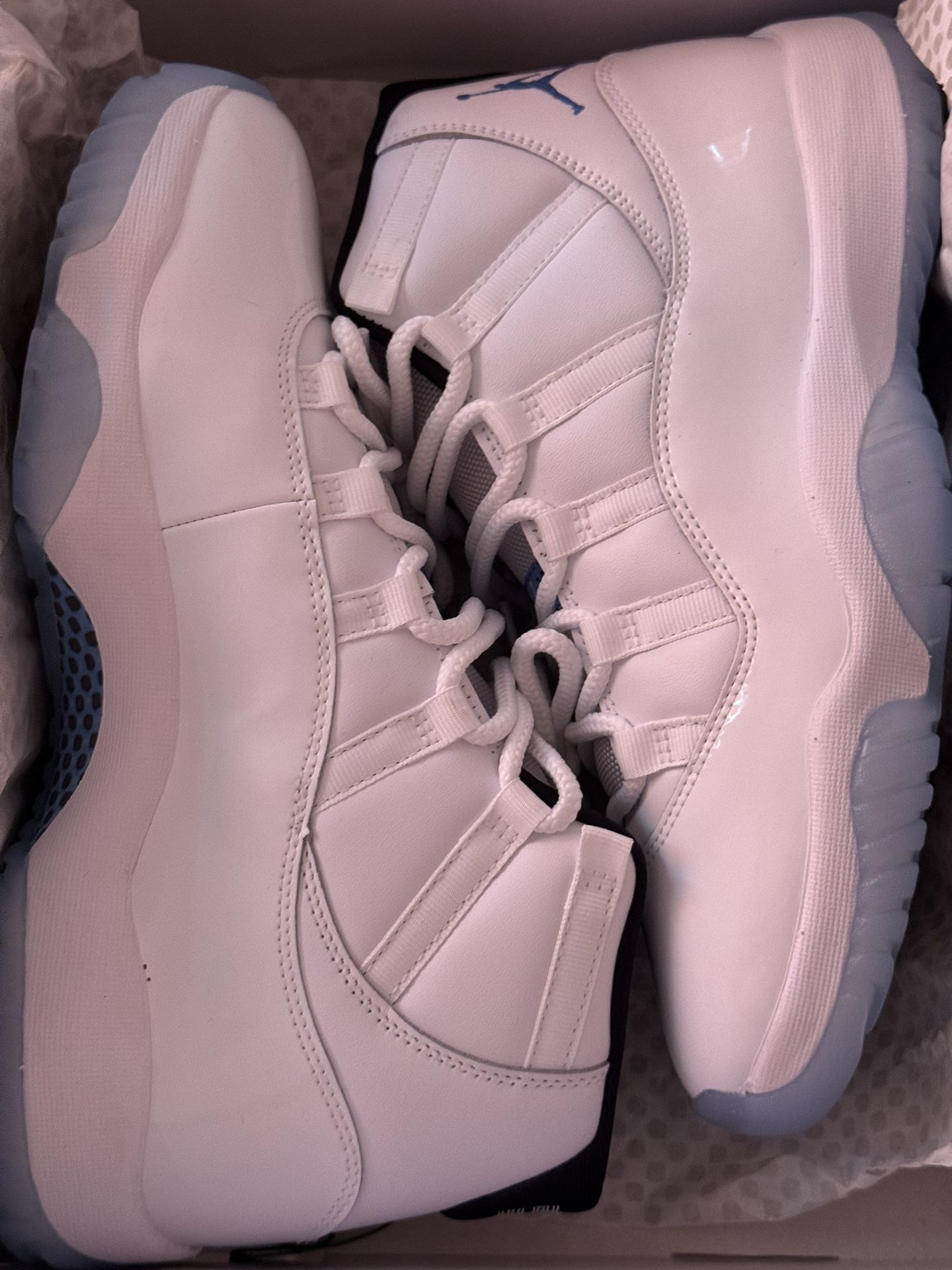Air Jordan 11 Legend Blue Size 10.5 