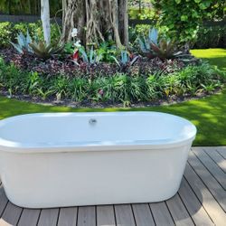 Porcelanosa NK Free Standing Tub
