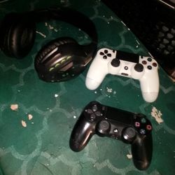 Phoinikas gaming headset & 2 PlayStation Wireless Controllers