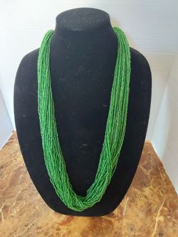Costume Jewelry Beaded Necklace  ( green  )