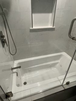 Brand new jacuzzi tub never used