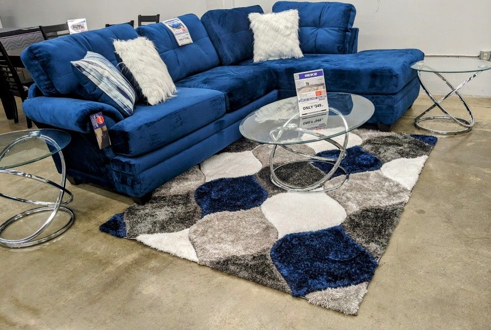 Groovy Navy Sectional Only With 4 Pillows Retail $1679 Save$479