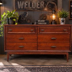 Beautiful Mid Century Dresser / Lowboy 