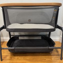Maxi-Cosi Lora Bedside Bassinet 