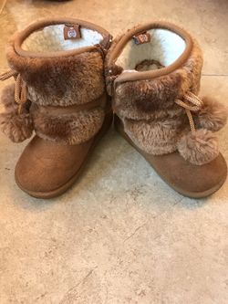 Gently used girls boots size 7