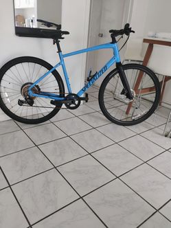 Specialized sirrus 4.0 blue black L Size no trades thanks