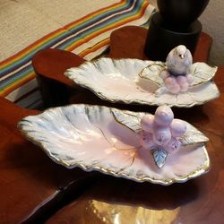 VINTAGE MCM 1950s UCAGCO BERRIES AND BIRD SET OF HANDPAINTED DISHES