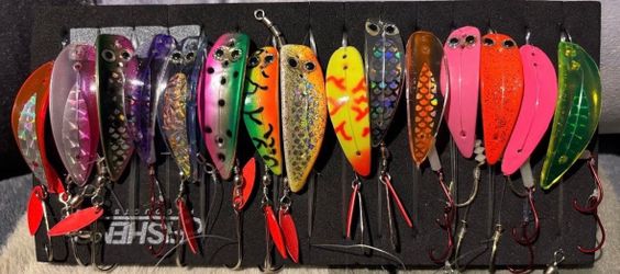 Lot of 15 Hot Shot Apex Fishing Lures