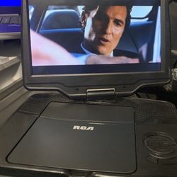 RCA (DRC98091S) 9" black Portable DVD Player [DRC98091S]