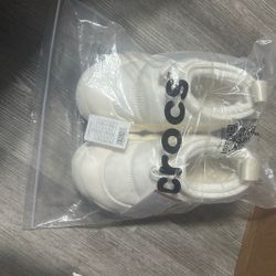 Crocs Over puff Shorty