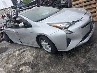 2017 Toyota Prius Only Parts Solamente Partes